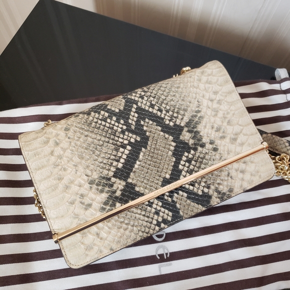 The Park Avenue Shoulder Bag - Picture 3 of 4